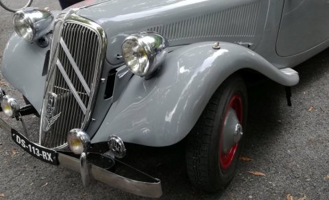 Réparation et rénovation de voitures de collection anciennes ou youngtimers par carrossier à Irigny